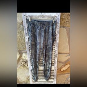 Splendid Womens Green Camouflage High Rise Elastic Waist Jogger Pant Size medium